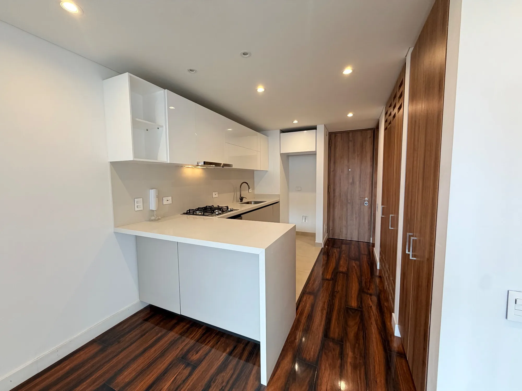 APARTAESTUDIO EN NICOLAS DE FEDERMAN — imagen 1 de 14